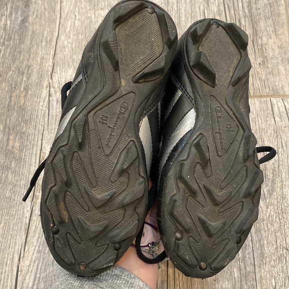 Boys Champion Cleats - Picture 6 of 7